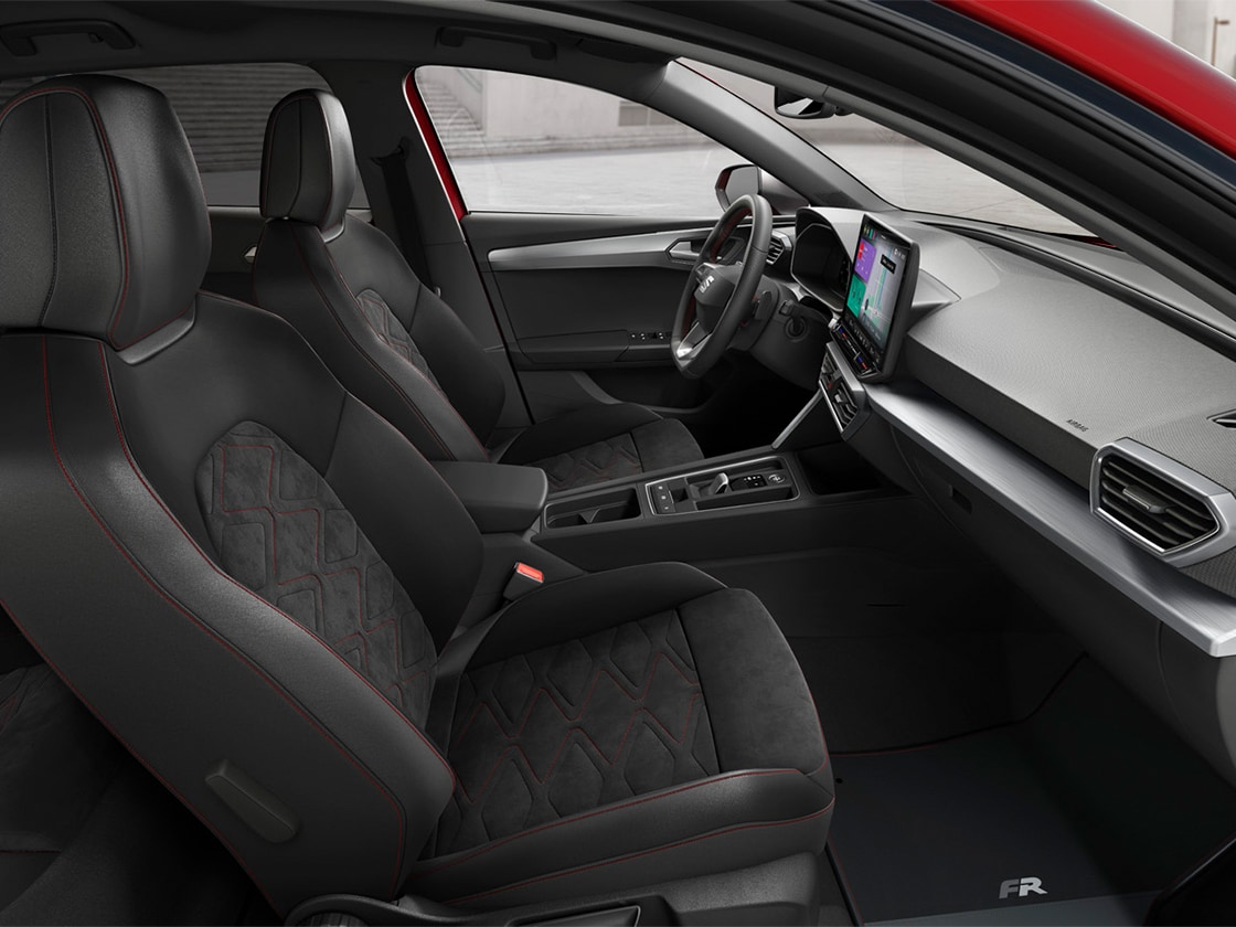 Interior view of SEAT Leon showcasing Dynamic® Sports Seats, designed for maximum support and a sporty, refined driving experience.