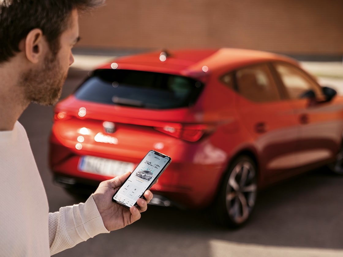 Navigation system in the seat leon, offering technology used for real-time updates and online functionality through seat connect plus.