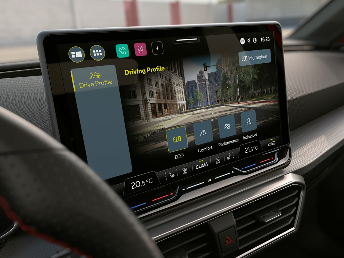 The drive profile system displayed on an 8 inch touchscreen in the SEAT Leon, part of the Dynamic & Comfort Pack, which includes progressive steering.