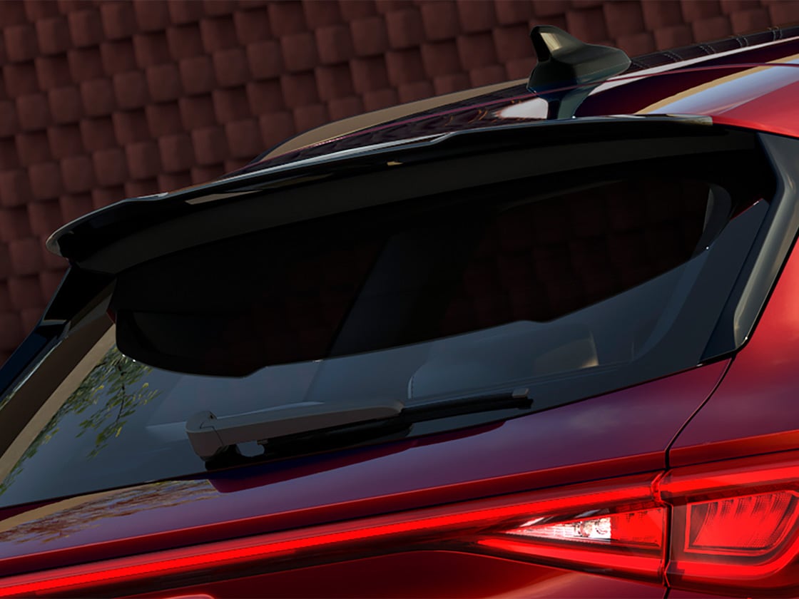 Black roof spoiler on the seat leon fr trim black pack edition, to improve aerodynamics.