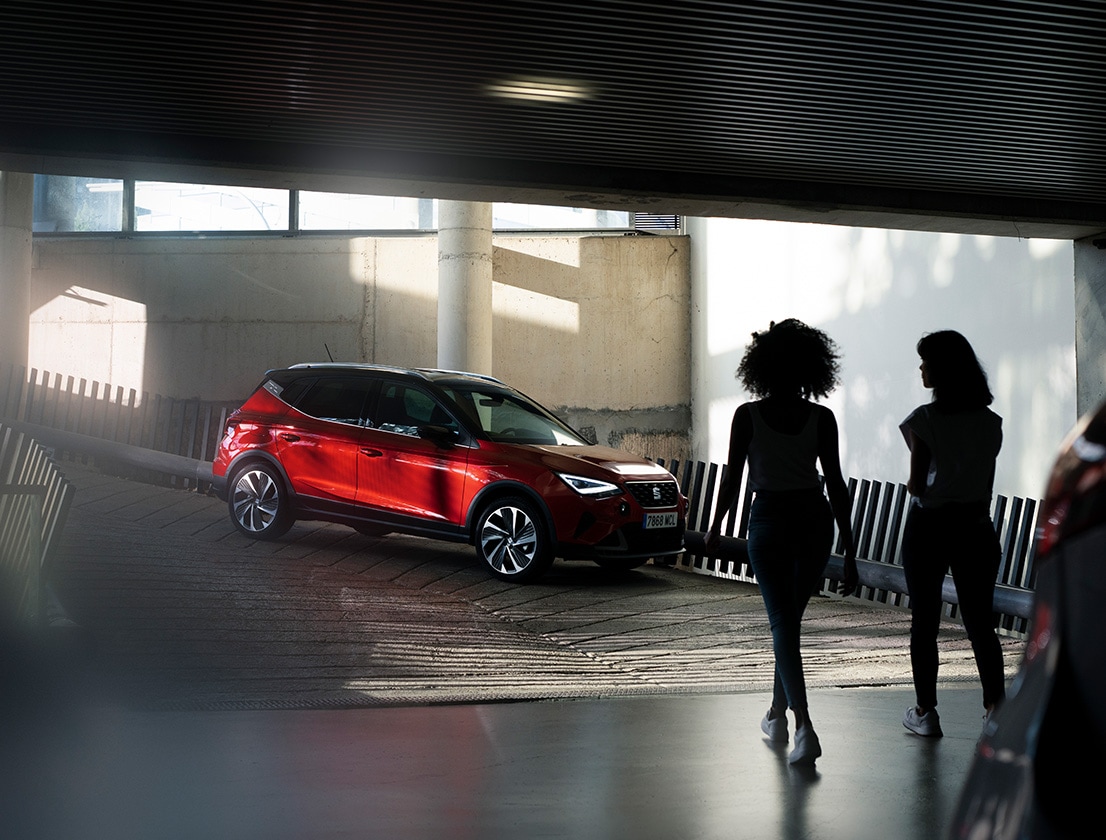 woman walking by seat arona