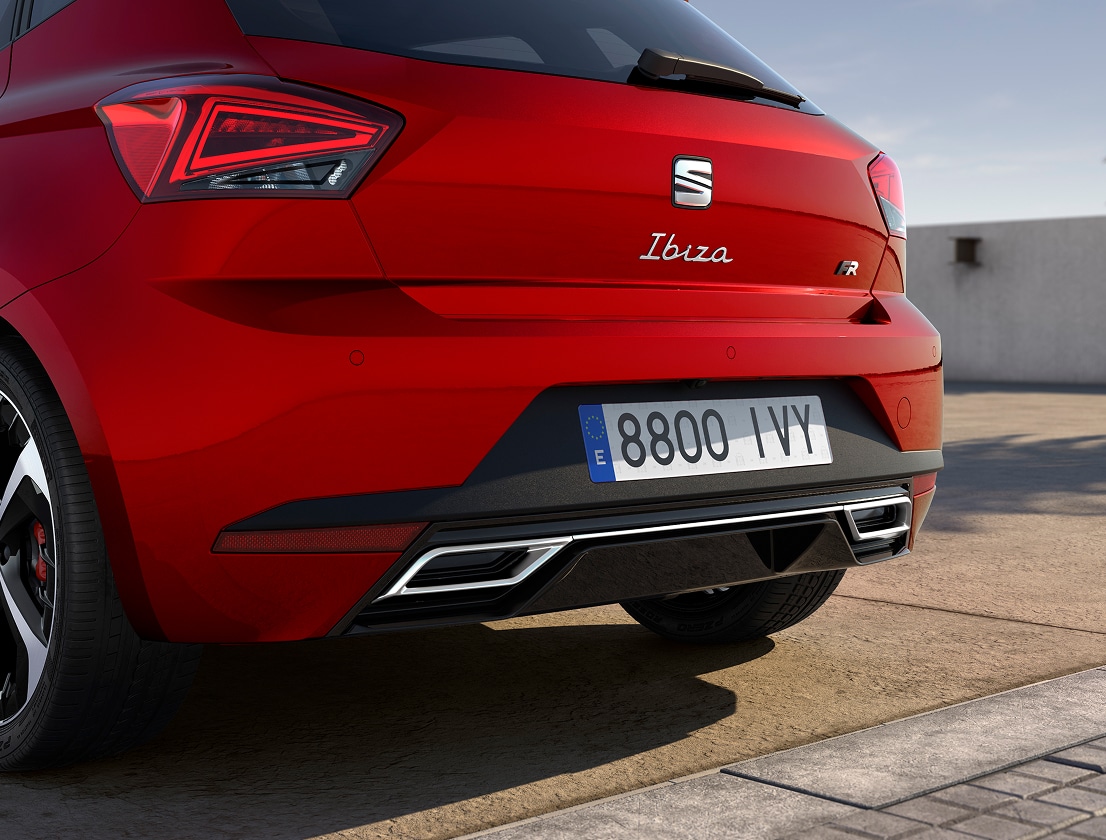 seat ibiza desire red colour rear diffuser