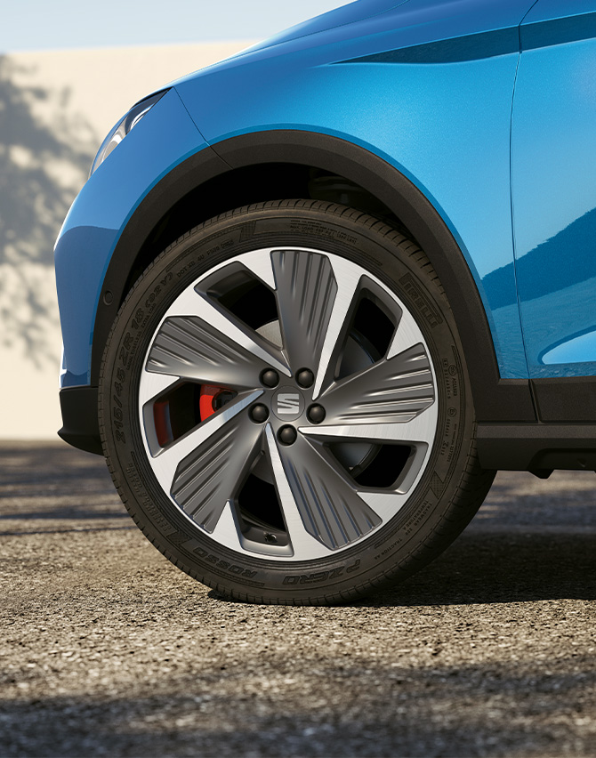 SEAT Arona 2024 fr trim 18 inch alloy wheels in cosmo grey