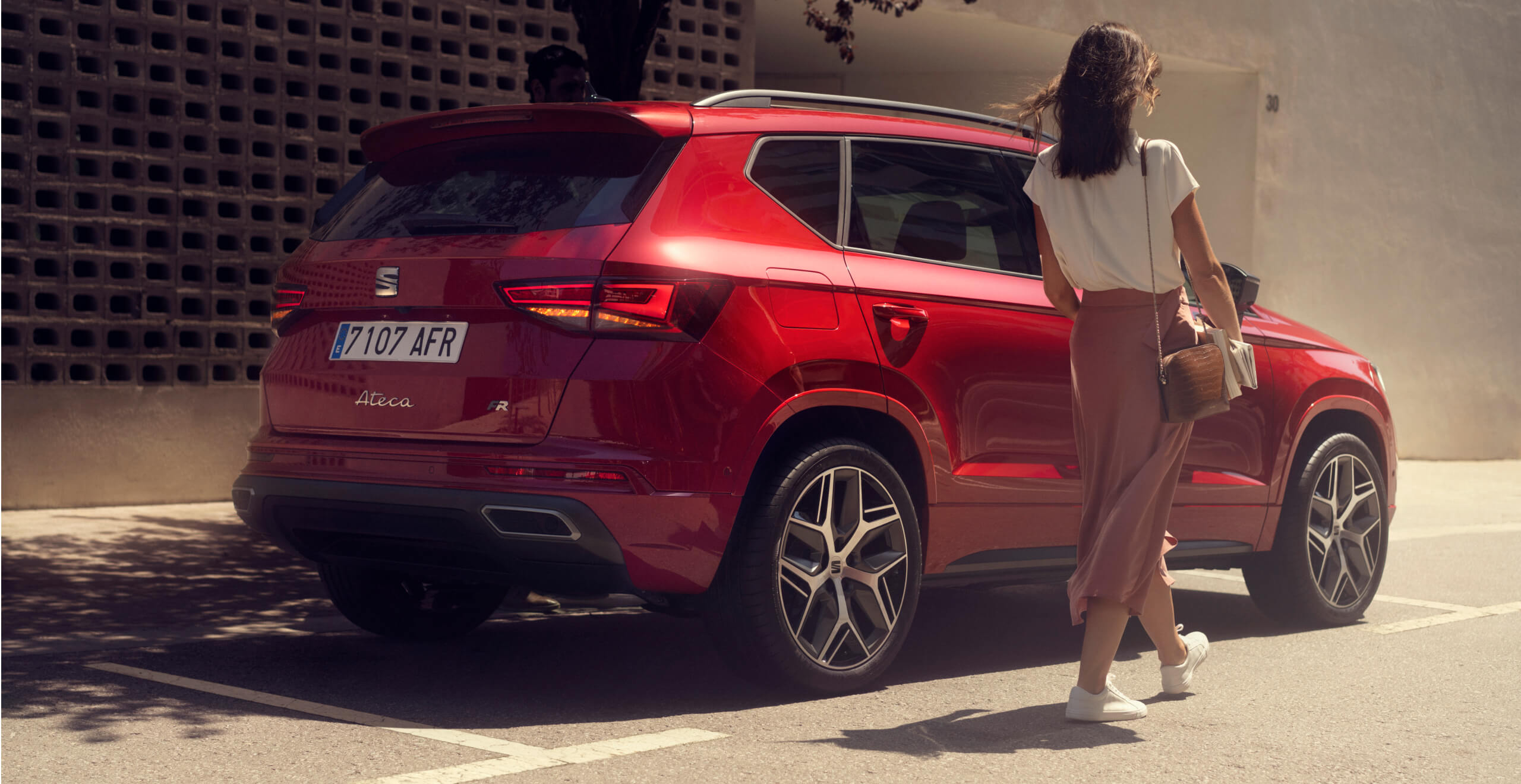 Woman near by the SEAT Ateca FR velvet red colour     
